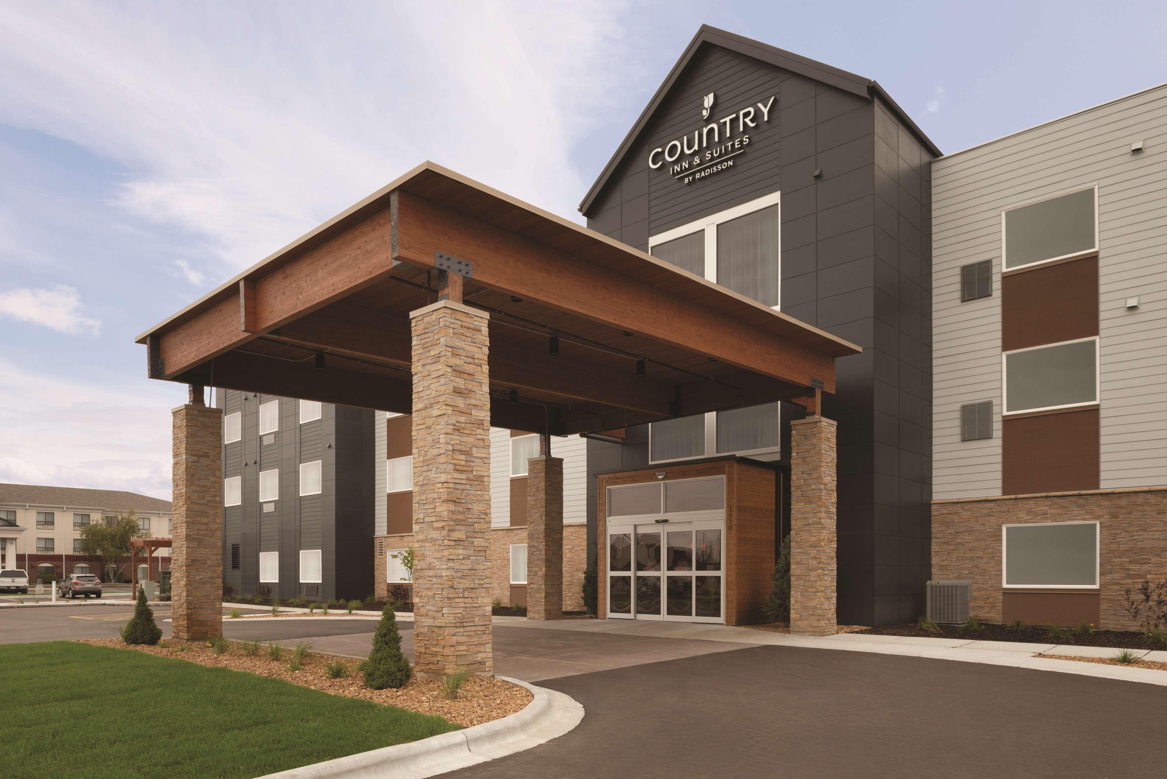 Country Inn & Suites By Radisson, Ft Atkinson, Wi Fort Atkinson Exterior photo